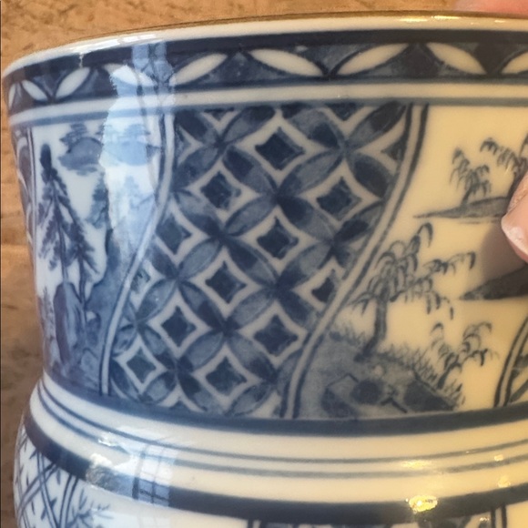 Japanese Blue & White Ceramic Mizusashi (Tea Ceremony Water Jar) - Picture 7 of 11